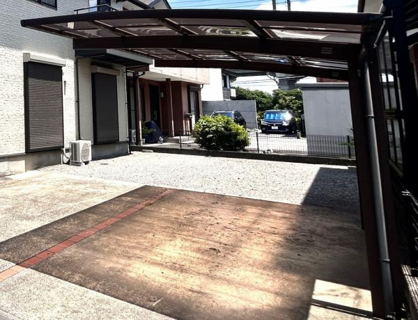 下野市石橋　4ＳＬＤＫ　中古住宅の駐車場