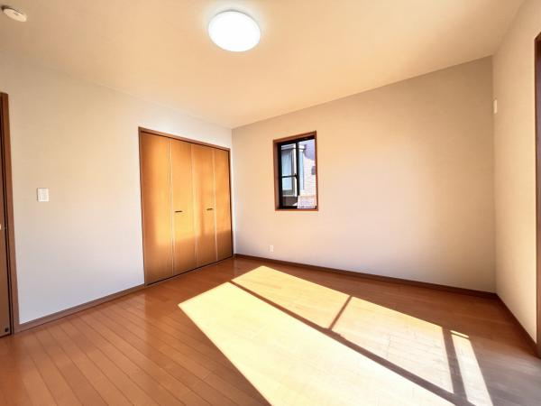 下野市石橋　4ＳＬＤＫ　中古住宅の洋室