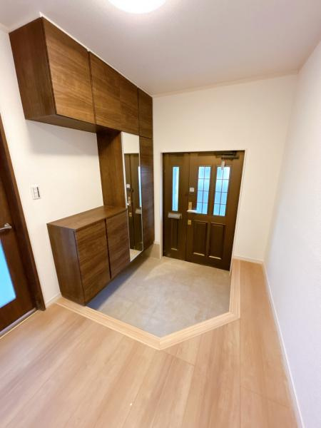 下野市笹原　5ＬＤＫ　中古住宅の玄関