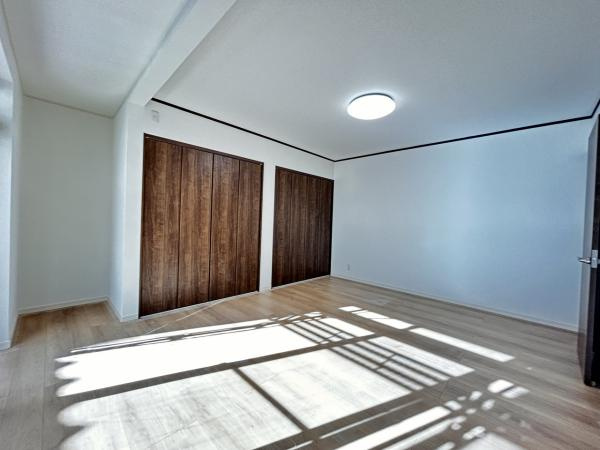 下野市笹原　5ＬＤＫ　中古住宅の洋室