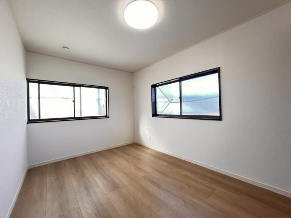 下野市笹原　5ＬＤＫ　中古住宅の洋室