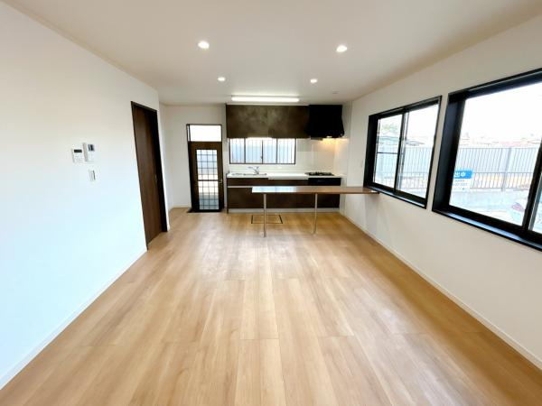 下野市笹原　5ＬＤＫ　中古住宅の居間・リビング