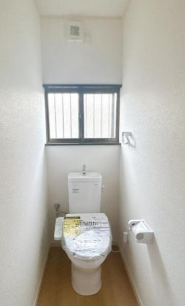 下野市笹原　5ＬＤＫ　中古住宅のトイレ