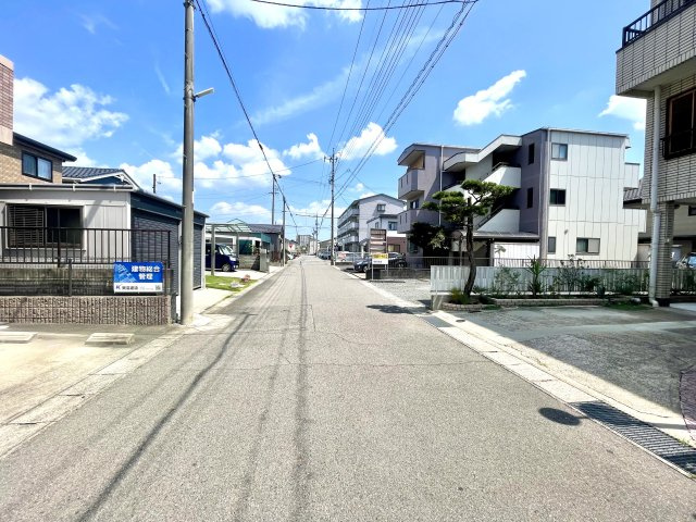 北名古屋市九之坪竹田戸建の前面道路含む現地写真