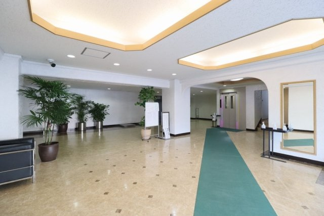 秀和幡ケ谷レジデンスのエントランス