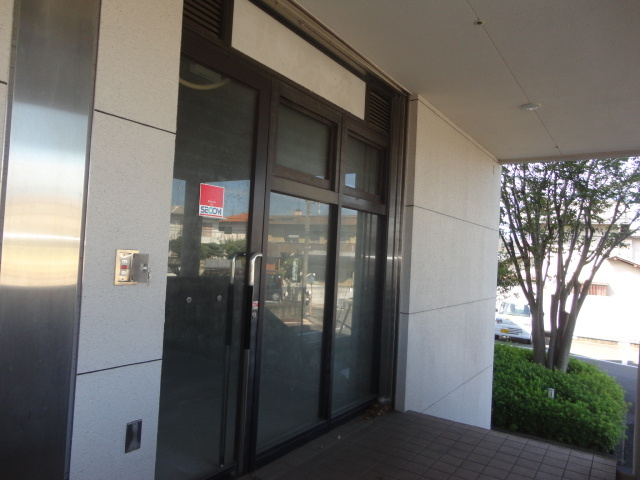 北葛城郡上牧町片岡台１丁目の店舗事務所の外観