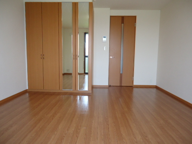 アメニティーハイツ　Ｙの居間・リビング|洋室