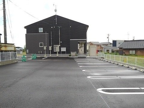 リブレ本郷Ⅱの駐車場|車をお持ちの方に嬉しい駐車場付きの物件です