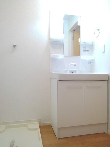 リブレ本郷Ⅱの洗面所|コンパクトで使いやすい洗面所