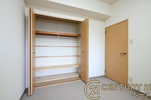 ローレルコート国分旭ケ丘の収納|■現地撮影写真■ 各居室に収納あり。建具も綺麗で状態良好です。