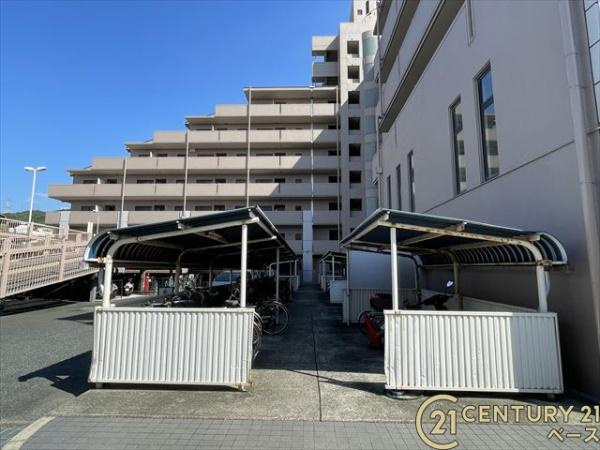 ローレルコート国分旭ケ丘のその他|■現地撮影写真■ 駐輪場・バイク置場も豊富にございます。