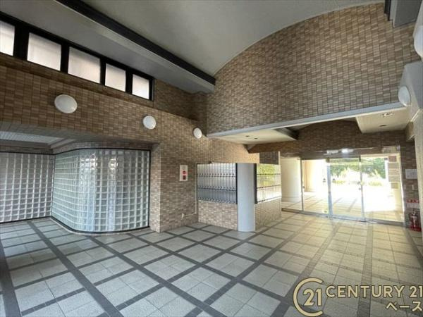 ローレルコート国分旭ケ丘のエントランス|■現地撮影写真■ 明るく開放的なエントランスです。