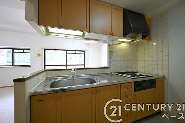 ローレルコート国分旭ケ丘のキッチン|■現地撮影写真■ 家族とのコミュニケーションがとりやすい対面式のカウンターキッチンです。