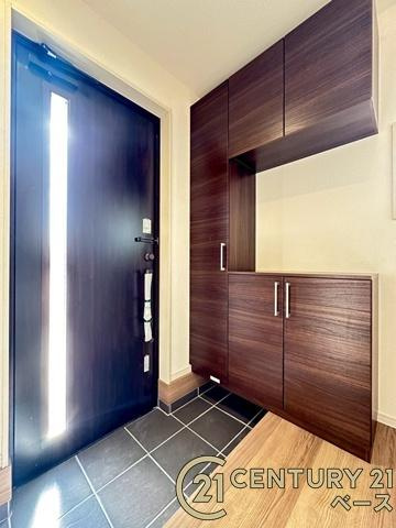 リーブルガーデン長柄町 １号棟 ／新築一戸建の玄関|■現地撮影写真■すっきりとした明るい玄関が家族やお客様を迎えてくれます！