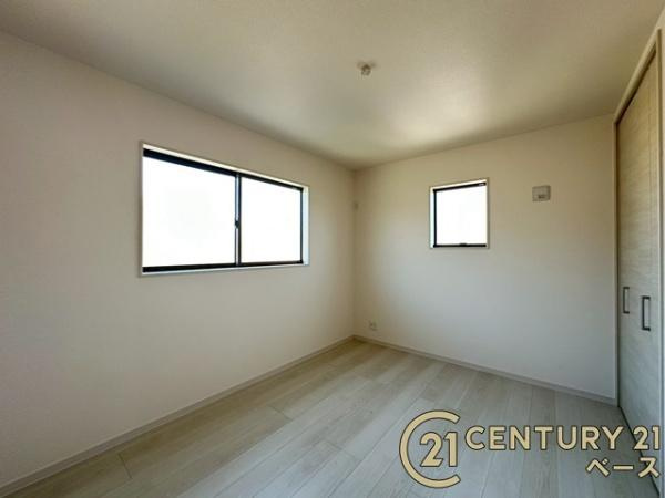 リーブルガーデン長柄町 ２号棟 ／新築一戸建の洋室|■現地撮影写真■明るい雰囲気の洋室です！