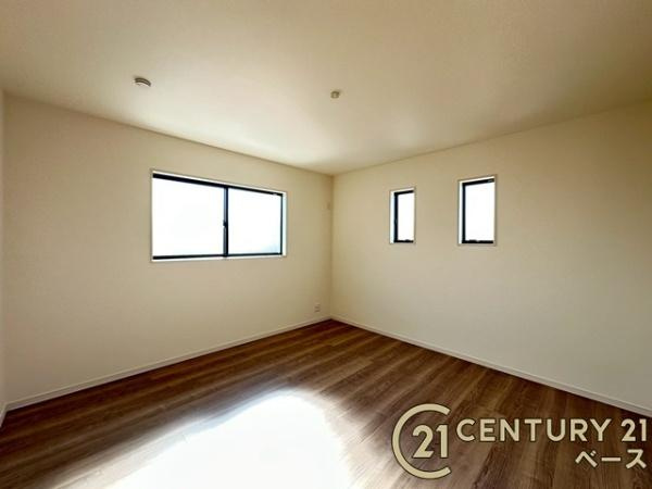 リーブルガーデン長柄町 ３号棟 ／新築一戸建の洋室|■現地撮影写真■明るい雰囲気の洋室です！