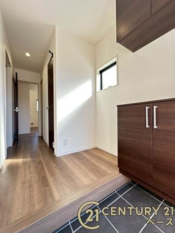 リーブルガーデン長柄町 ３号棟 ／新築一戸建の内装|■現地撮影写真■こちらは玄関から見た廊下部分です！