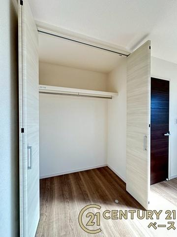 リーブルガーデン長柄町 ３号棟 ／新築一戸建の収納|■現地撮影写真■冬物のコートや季節のものなどたくさんしまえる広さ！
