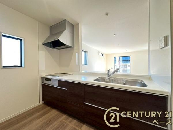 リーブルガーデン長柄町 ３号棟 ／新築一戸建のキッチン|■現地撮影写真■収納力と使いやすさを追求したシステムキッチンです！