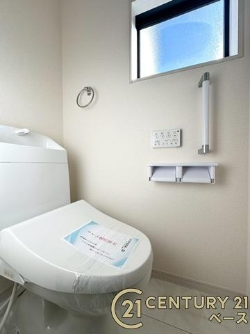 リーブルガーデン長柄町 ３号棟 ／新築一戸建のトイレ|■現地撮影写真■１・２階ともに清潔感ある綺麗なお手洗を完備！