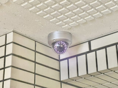 【防犯設備】 | ディアプラザ根津 | 【防犯カメラ】何かあった時の大事な証拠になることももちろんなりますが、防犯というくらいですので大事なのは防犯カメラがあることによって抑止力につながることですよね。