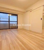 【洋室】 | ディアプラザ根津 | 【洋室】快適に過ごす条件は、一人ひとり違います。だからこそ飾り過ぎないシンプルな内装と偏り過ぎないデザインで統一しております。居住していく中でオーナー様だけの【マイホーム】に創り上げて下さい