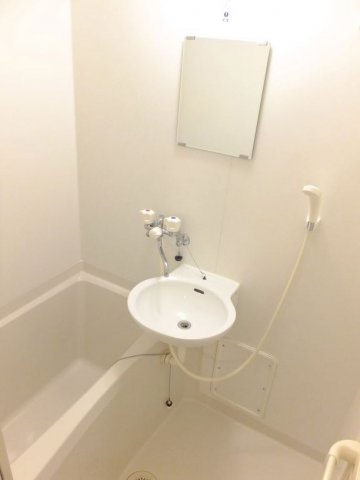 レオパレスイル　リズィエールの浴室