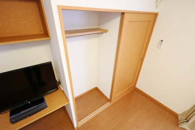 【内装】 | レオパレスＮｏｒｔｈＲｉｖｅｒ | 大型クローゼットにより女性の方でも収納が安心！