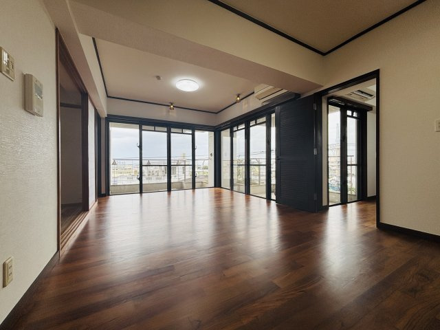 〇ファイン宜野湾の居間・リビング