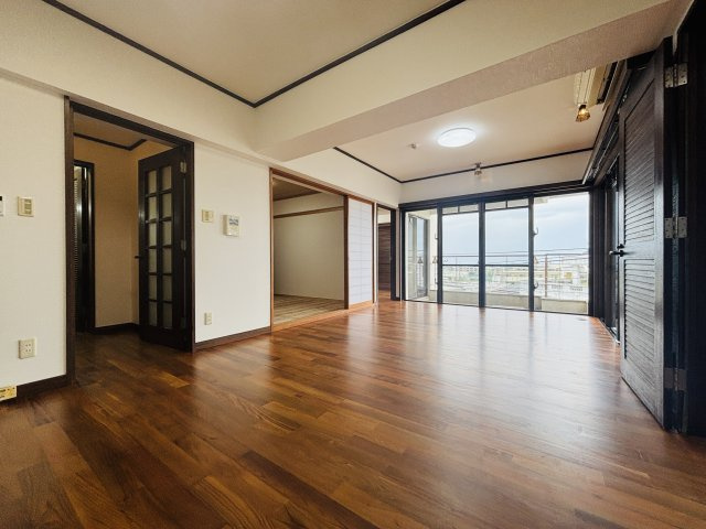 〇ファイン宜野湾の居間・リビング