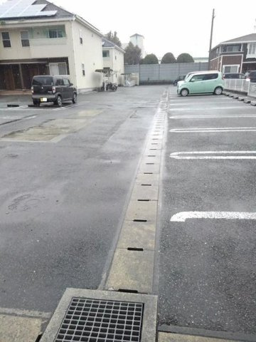 フローラルアメニティーＡの駐車場