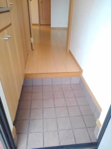 フローラルアメニティーＡの玄関