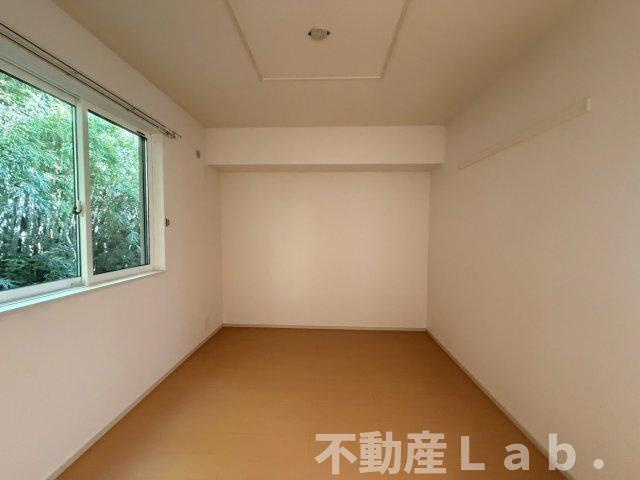 グレイスフル松山の洋室