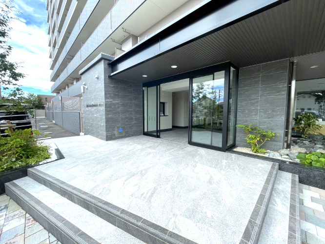 アルファステイツ老松小南のその他共用部分|エントランスの様子です。