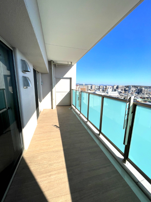 アルファステイツ老松小南のバルコニー|日当り良好な明るいバルコニーです。