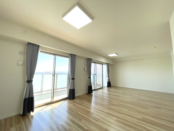 アルファステイツ老松小南の居間・リビング|明るいリビングダイニングです。