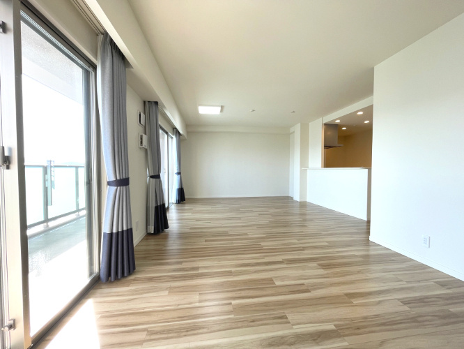 アルファステイツ老松小南の居間・リビング|明るい印象のリビングダイニングです。