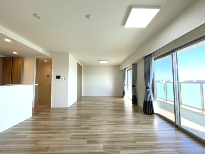 アルファステイツ老松小南の居間・リビング|約22帖あるため、開放感のあるリビングダイニングです。