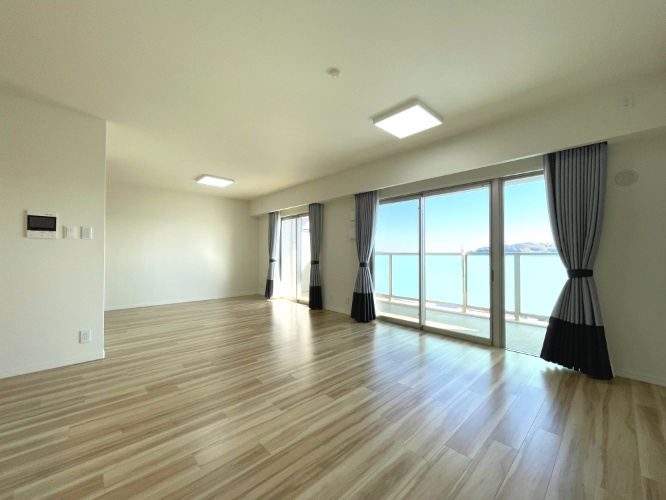 アルファステイツ老松小南の居間・リビング|家具を置いても、十分なスペースが確保されています。