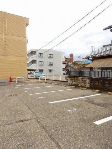 エスポワールメーゾンの駐車場|カースペースがあります