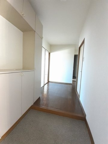 エスポワールメーゾンの玄関|明るい玄関です