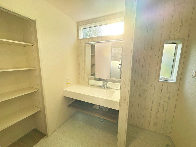 【独立洗面台】 | 川越市砂新田1丁目　新築一戸建住宅　全2棟　(ふじみ野店) | 収納豊富な洗面脱衣室です。