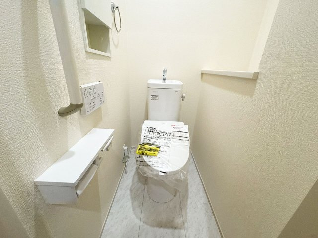 【トイレ】 | 川越市砂新田1丁目　新築一戸建住宅　全2棟　(ふじみ野店) | 白を基調とした清潔感のあるトイレです。