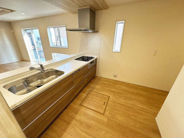 【キッチン】 | 川越市砂新田1丁目　新築一戸建住宅　全2棟　(ふじみ野店) | 人気の対面式キッチンを採用。