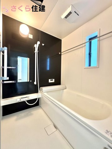 クレイドルガーデン　宇都宮市峰第６　１号棟の浴室|梅雨の時期は大活躍の浴室乾燥機！家族の数だけ増える洗濯物もしっかり乾かせます
