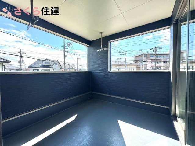 クレイドルガーデン　宇都宮市峰第６　１号棟のバルコニー|急な雨でも安心なインナーバルコニー♪家族全員分の布団もゆったり並べられるます♪
