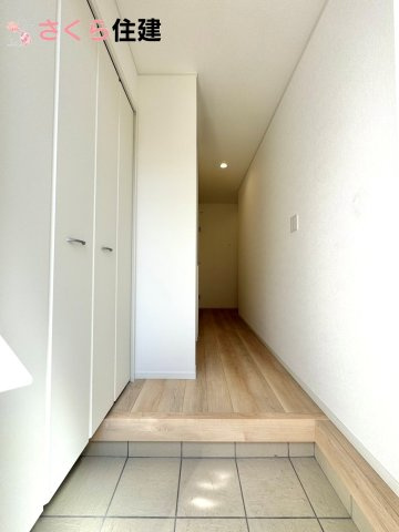 クレイドルガーデン　宇都宮市峰第６　１号棟の玄関|玄関収納豊富！「ただいま！」から室内まで無駄のない導線です！
