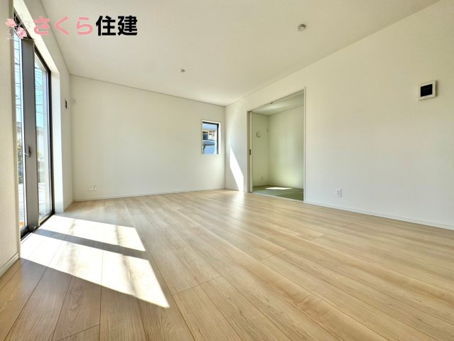 クレイドルガーデン　宇都宮市峰第６　１号棟の居間・リビング|広々16帖LDLは南向きで日当たり良好。ゆったりとした時間の流れる開放的なくつろぎの空間
