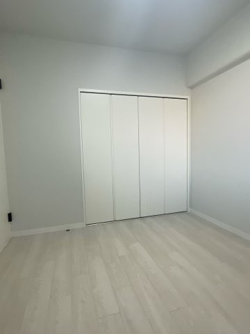 ヴェルシャトー沖野上の洋室