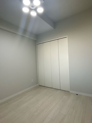 ヴェルシャトー沖野上の洋室